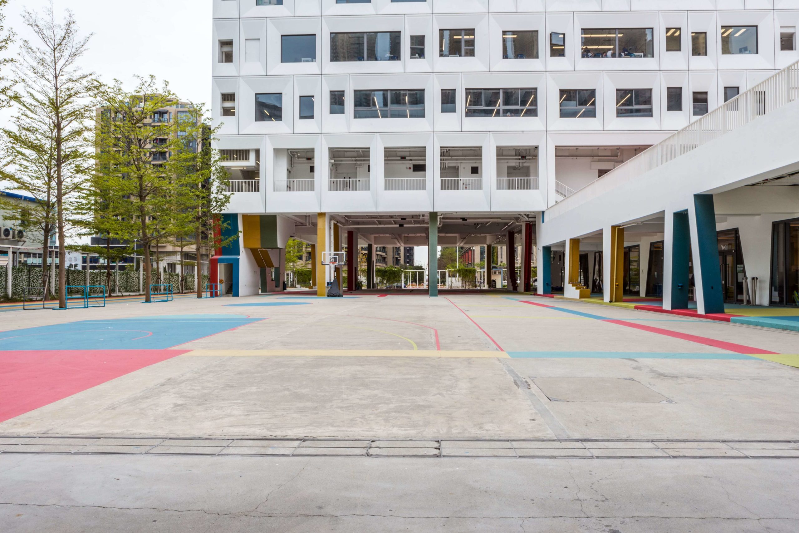 zone de basket-ball &agrave; l'ext&eacute;rieur &agrave; l'&eacute;chelle min-1